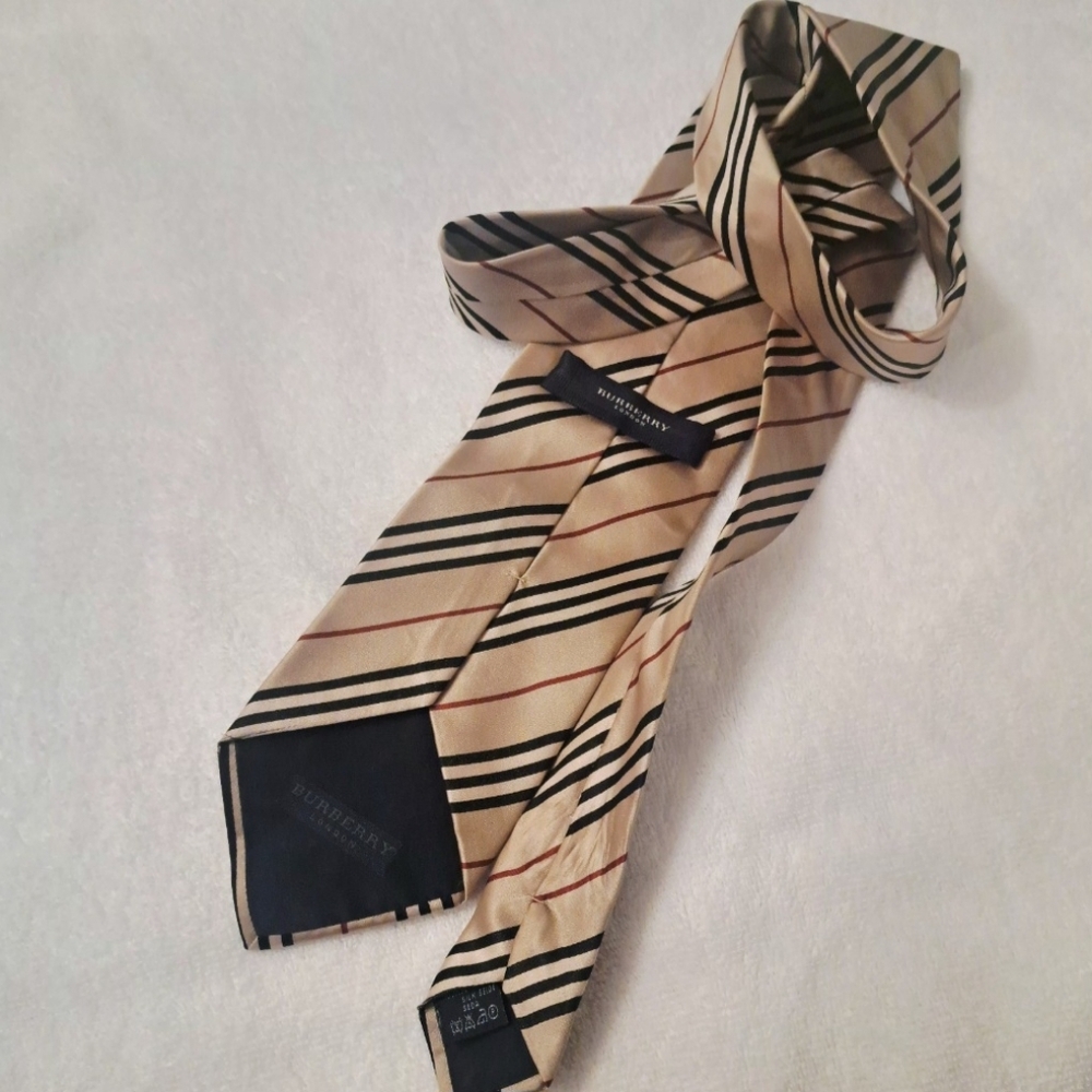 Burberry London 100% Silk Mens Tie - Picture 3 of 10